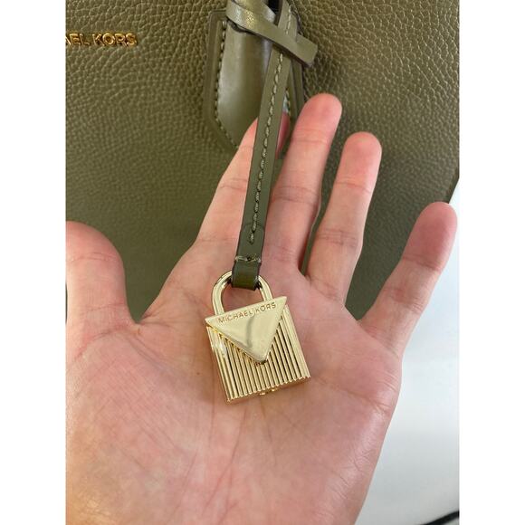 MICHAEL KORS, PEBBLED LEATHER OLIVE GREEEN LARGE HANDBAG - Picture 11 of 16